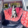 Capa protetora Impermeável VERSATILE para levar cães no carro (6 formas de uso)